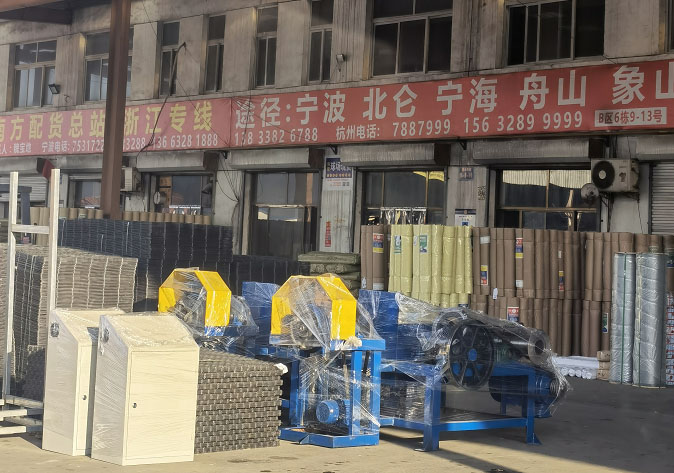 山東李經(jīng)理訂購(gòu)的中型水箱拉絲機(jī)發(fā)貨了，請(qǐng)注意收貨！